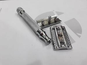 มีดโกนสแตนเลสสองขอบแบบคลาสสิกปลอดภัยพร้อมที่จับพื้นผิวคุณภาพส่วนบุคคลสำหรับใช้งานกับใบหน้าและร่างกาย - Product Image 3