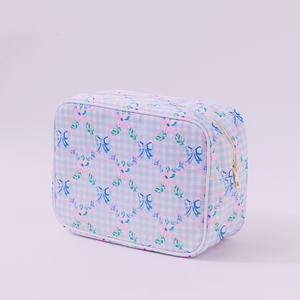 กระเป๋าเครื่องสำอางพิมพ์ลายโบว์สีฟ้าขนาดใหญ่สำหรับผู้หญิงกระเป๋าเครื่องสำอางไนลอนแบบ DIY กันน้ำมีซิปจัดระเบียบเครื่องสำอางสำหรับเดินทางสำหรับใส่ของใช้ในห้องน้ำขนาดใหญ่ - Product Image 2