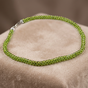 Collier vintage géométrique en argent et péridot pour femme, idéal pour les soirées - Service de fabrication d'échantillons Art Palace, style hindou - Product Image 3