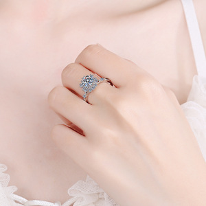 2025 Mới 925 Sterling Silver Bạc Của Phụ Nữ Nhẫn 0.5 <span class=keywords><strong>1</strong></span> <span class=keywords><strong>Carat</strong></span> Moissanite Phong Phú Hoa <span class=keywords><strong>Ruby</strong></span> Vài Kim Cương Quà Tặng - Product Image 4