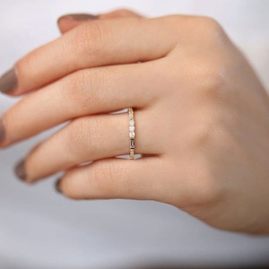 Bague Équilibre Populaire Personnalisée en Argent Sterling 925 Plaqué Or 14K avec Trois Diamants Zirconium, Bijoux Délicats Décontractés pour Femmes - Product Image 5