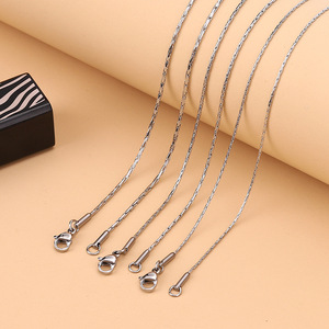 Catena Sottile in <span class=keywords><strong>Argento</strong></span> con Maglie Quadrate e Rotonde Lunghe, Spessore 0,8mm, Personalizzabile, Antiossidante, con Chiusura a Moschettone - Product Image 5