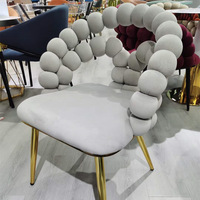 Chaise de salle à manger moderne avec pieds en fer massif ou en bois de frêne et assise en velours