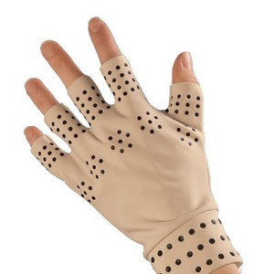 Guantes de medio dedo color piel con terapia magnética para apoyo en la rehabilitación - Product Image 4