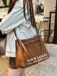Bolso de Hombro/Bandolera de Lujo para Mujer, Diseño Romy 2026, en Gamuza/Cuero, Gran Capacidad, con Logotipo Personalizado, en Oferta - Product Image 1