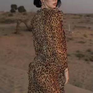 Robe Décontractée Sexy en Gros pour Femmes, Robe Longue en Mousseline à Col en V Profond et Manches Longues, Robe Léopard Fendue Modeste - Product Image 2