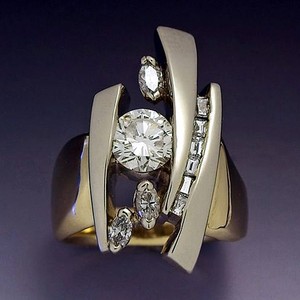 Anillo geométrico en tono dorado para mujer, joyería elegante para los dedos - Product Image 1