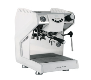 Maximisez la productivité et l'efficacité avec la machine à expresso CRM 3149 et la machine à café multifonctionnelle de Corrima - Product Image 1