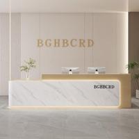 Bureau d'accueil moderne et minimaliste en MDF – Projet clé en main pour mobilier commercial destiné aux halls d'entreprises, hôtels, bars, centres de vente et instituts de beauté