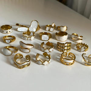 MECYLIFE Anillos de Dedo Que No Se Deslustran Chapados en Oro de 18K con Perlas y Piedras Preciosas en Blanco y Negro para Mujer, de Acero Inoxidable, Gruesos, Bijoux Femme - Product Image 1