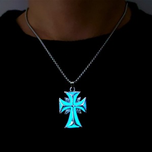 Collar con <span class=keywords><strong>Cruz</strong></span> Luminosa en <span class=keywords><strong>la</strong></span> Oscuridad para <span class=keywords><strong>Hombre</strong></span>, <span class=keywords><strong>Verde</strong></span> Azul, Collar con Colgante <span class=keywords><strong>de</strong></span> <span class=keywords><strong>Cruz</strong></span> Luminoso, Collar con Colgante <span class=keywords><strong>de</strong></span> Fe Hip Hop (KN5426) - Product Image 2