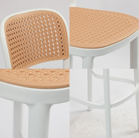 Chaise de bar en plastique nordique avec dossier en rotin pour îlot de cuisine, balcon, café et restaurant |   Vente en gros d'usine