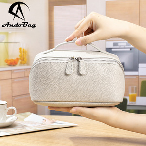 กระเป๋าเครื่องสำอางหนังวัว AndoBag รุ่นใหม่ แฟชั่น ทันสมัย ใช้งานได้จริง สำหรับผู้หญิง พกพาสะดวก เหมาะสำหรับการเดินทางและกิจกรรมกลางแจ้ง - Product Image 2