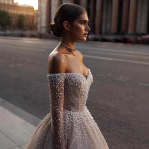 Abito da <span class=keywords><strong>Sposa</strong></span> NDB10245 con Spalle Scoperte, Maniche Lunghe, Schiena Nuda, Strascico, Perle e Paillettes - Product Image 4