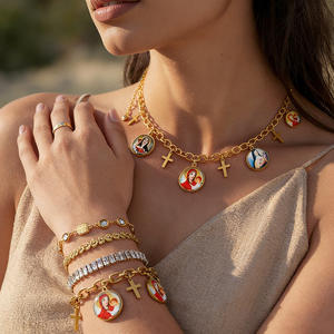 Collar de la Virgen María con Colgante de Cruz Chapado en Oro de 18k, Joyería Religiosa para Festivales y Celebraciones - Product Image 1