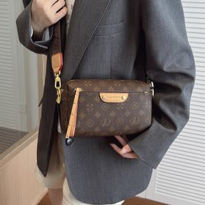 Contáctame: Bolsos de Diseñador de Fábrica de Alta Calidad al por Mayor 5A, Ropa de Mujer de Marca, Moda de Lujo, PU Impermeable para Invierno - Product Image 5