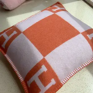 Travesseiro de caxemira doméstico, capa de almofada jacquard quadrada com travesseiro inserido e versátil de lã