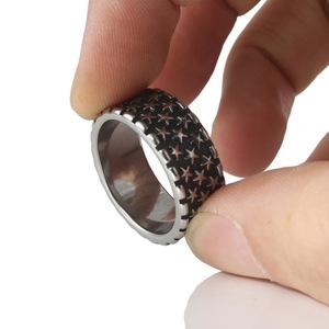 Anillo de Acero de Titanio con Patrón de Estrellas, Joyería de Moda para Mujer, Regalo, Diseño Geométrico, Banda de Acero Inoxidable, Estilo Punk Retro Elegante - Product Image 3