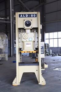 Presse à manivelle unique <span class=keywords><strong>pour</strong></span> la ligne de production de broches de disques de badges en métal de haute qualité - Product Image 2