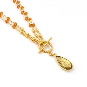 Collier classique en calcédoine dorée avec chaîne à maillons et pendentif rond pour les cadeaux de mariage, d'anniversaire ou de la Saint-Valentin - Product Image 3