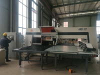 Machine de poinçonnage CNC à tourelle pour tôles mécaniques