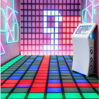 Jeu laser 'Le sol est du lave' avec écran de jeu LED 30x30 cm, grille lumineuse interactive, jeux actifs et grille de danse LED au sol