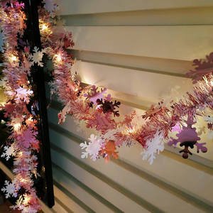 Hiasan Natal Plastik Bentuk Kepingan Salju Warna-warni untuk Dekorasi Toko Bunga, Jendela Toko, Perlengkapan Dekorasi dari Cina - Product Image 5