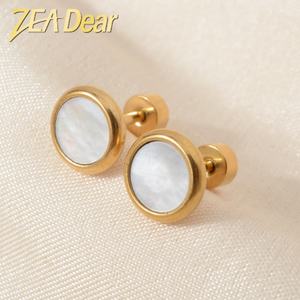 Aretes de Botón Modernos y Sencillos en Color Dorado, Acero Inoxidable de Primera Calidad, Venta al por Mayor - Product Image 2