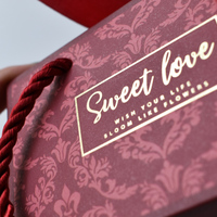 Coffret cadeau en papier de luxe personnalisé FSC avec nœud papillon pour bonbons chocolat collations gâteau aux pommes avec poignée en corde impression logo