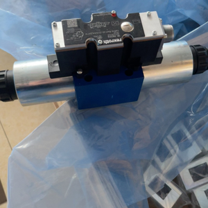 R900732536 4WRAE10W1-60-2X/G24K31/F1V Válvula Direccional Proporcional Hidráulica para Equipos Industriales - Product Image 2