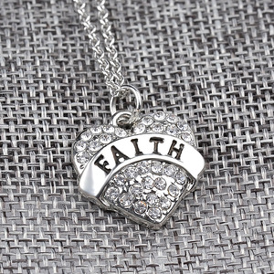 Collar con Colgante de Cristal en Forma de Corazón para Mamá, Estilo Clásico, Personalizado OEM, Regalos Familiares 2026 - Product Image 2