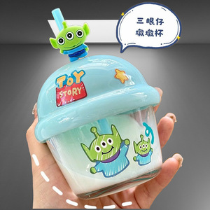 Gobelet en <span class=keywords><strong>verre</strong></span> Strawberry Bear <span class=keywords><strong>avec</strong></span> <span class=keywords><strong>paille</strong></span> ronde - Mini gobelet à lait mignon pour enfants comme coffret cadeau - Product Image 5