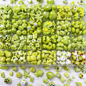 Perline in Ceramica Verde Frutta Fresca Serie QY, Perline Distanziatrici in Porcellana Verde Menta, Bulk Estetico Cuore Stella, Gioielli Fai da Te Cina - Product Image 4