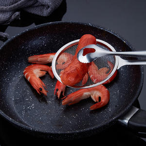 Passoire à mailles fines en acier inoxydable 2 en 1 avec clip, écumoire à frire pour filtrer l'huile et pinces à servir les aliments, vente en gros - Product Image 1