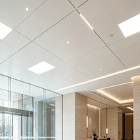Panneau de plafond suspendu carré moderne en aluminium antistatique, ignifuge et résistant à l'humidité pour salle de bain d'hôpital