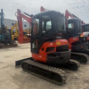 Offre Spéciale : Mini-Excavatrice sur Chenilles Kubota U35 d'Occasion, Peinture d'Origine, Zéro Balancement Arrière, avec Lame Bouteuse - Product Image 4