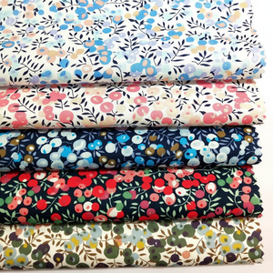Tela de Algodón Popelín Transpirable con Estampado Digital Floral de Bayas, Disponible al por Mayor para Vestidos Infantiles y Costura DIY - Product Image 1
