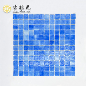 Mosaicos de Vidrio Iridiscente Azul Premium para Interiores de Yates y Diseño de Baños Marinos - Product Image 4