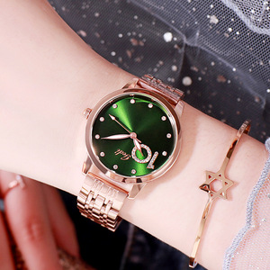 Montre à quartz au design original en acier inoxydable 904L en or rose pour femmes. - Product Image 6