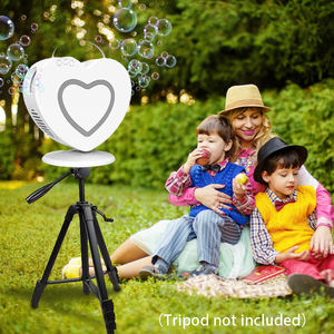 Machine à bulles automatique télécommandée rechargeable en forme de cœur à rotation 360° pour fêtes et mariages en extérieur - Product Image 2