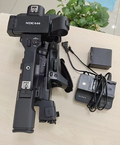 Cámara profesional PXW-Z190 4K portátil con zoom óptico de 25x y lente equivalente a 35 mm, ideal para deportes en vivo. - Product Image 3