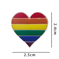 En gros, épingles en émail drapeau arc-en-ciel de la fierté gay, accessoires LGBTQ pour casquettes, sacs et chemises, badges de revers arc-en-ciel