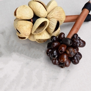 Maracas en bois naturel en forme de gousse de fruit, instrument de percussion pour la maternelle, jouet musical en gros - Product Image 3