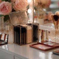 Boîte de rangement pour maquillage en acrylique avec couvercle magnétique - 3 compartiments pour coton-tiges, support transparent pour pinceaux, bâtonnets de mascara