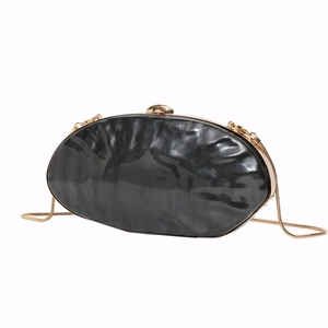 Bolso de Noche de Acrílico con Forma Irregular para Mujer, Estilo Vintage, con Cadena Metálica Extraíble, para Salir de Noche o Baile de Graduación - Product Image 4