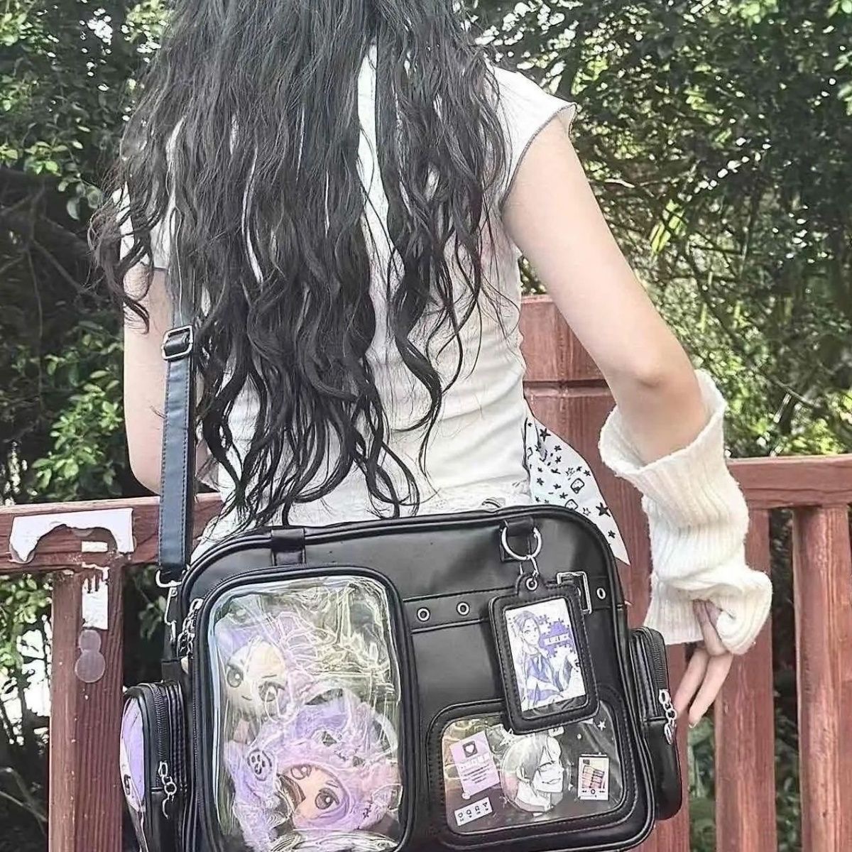 Black-no accessories-fan-support concealed items