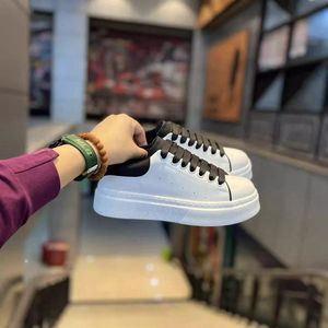 Sneakers Casual da Uomo con Lacci, Suola Spessa Bianca, Tomaia in PU, Intersuola in EVA, Suola Esterna in Gomma, Traspiranti, Resistenti e Versatili - Product Image 4