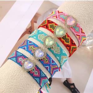 Braccialetto in lega di cristallo a forma di <span class=keywords><strong>cuore</strong></span> intrecciato che cambia colore con frange alla moda bracciale a mano per le signore - Product Image 2