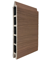 Panneau de clôture moderne en WPC co-extrudé avec des caractéristiques imperméables et insonorisées pour une utilisation en extérieur et sur les escaliers