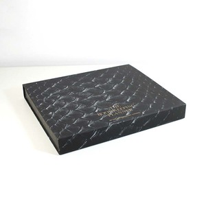 Caja de Regalo Magnética de Lujo Personalizada para Pelucas, Forrada con Satén de Seda - Product Image 2